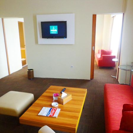Sapadia Hotel Siantar Пематангсіантар Екстер'єр фото